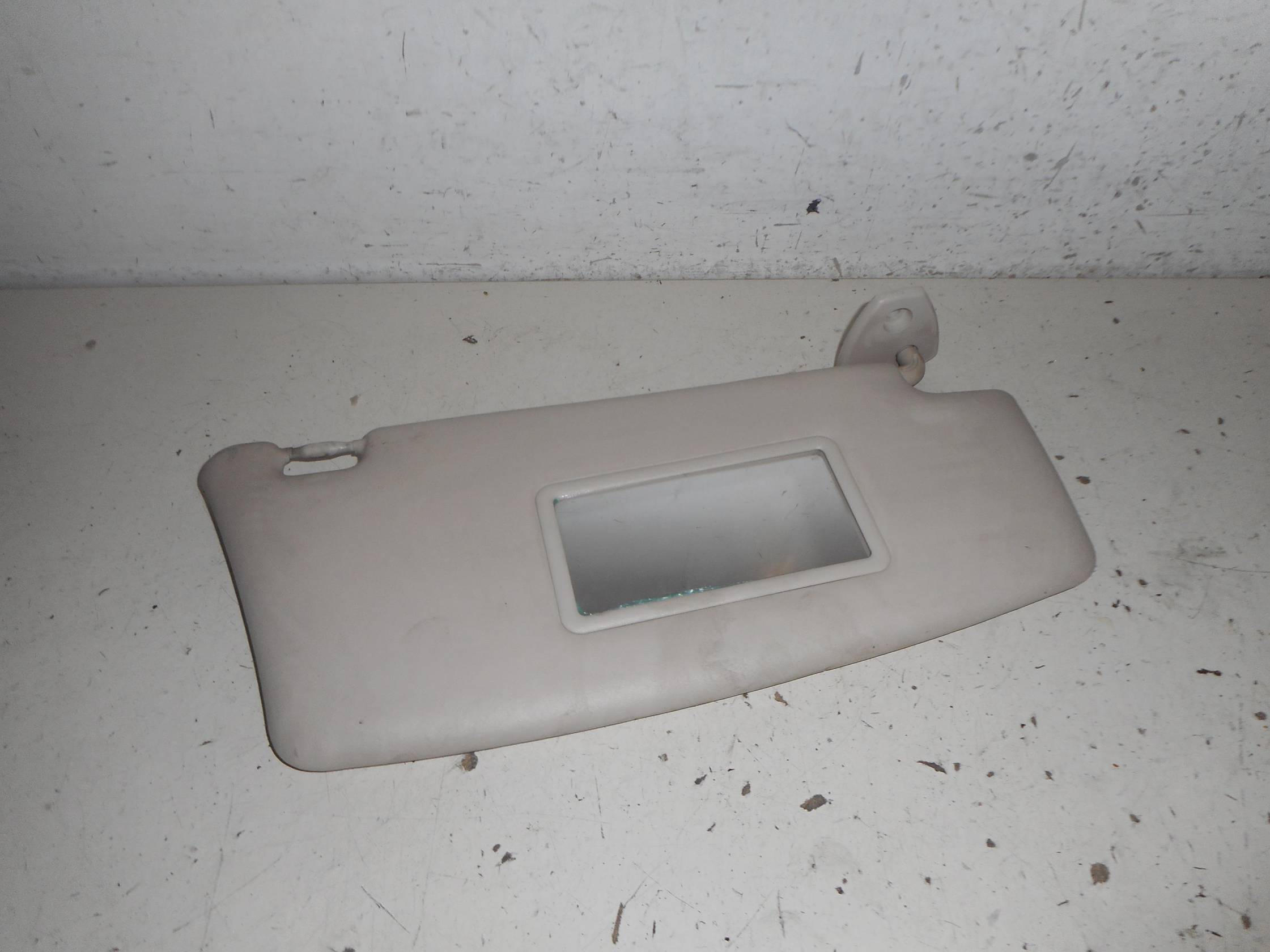 Aletta parasole parabrezza dx.